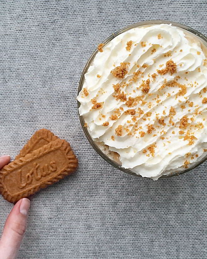 Рецепт кофе латте с пряничной пастой biscoff