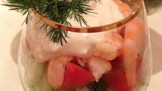 Рецепт Коктейля из креветок, овощей и сыра с голубой плесенью