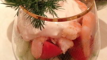 Рецепт Коктейля из креветок, овощей и сыра с голубой плесенью