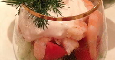 Рецепт Коктейля из креветок, овощей и сыра с голубой плесенью