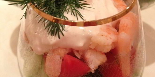 Рецепт Коктейля из креветок, овощей и сыра с голубой плесенью