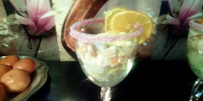 Рецепт коктейля из морепродуктов с розовым соусом