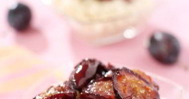 Рецепт Печеных слив с бренди и лимонной цедрой