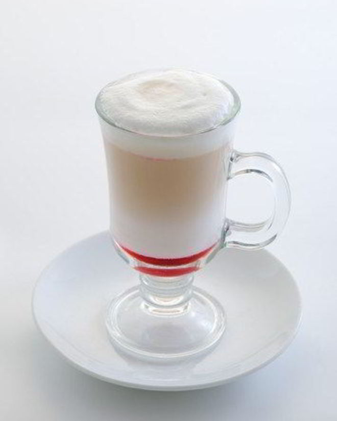 Рецепт эггнога с бренди и свежея вишнея