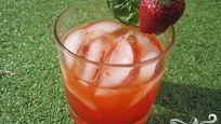 Рецепт Коктейля с клубникой и базиликом