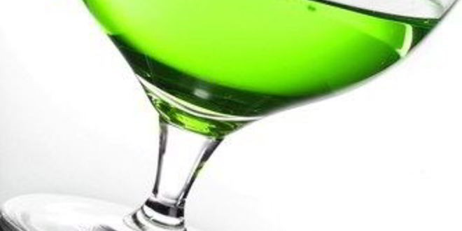 Рецепт Новогоднего крюшона с джином, шартрезом и еловой хвоей