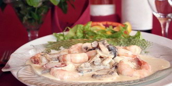 Рецепт Креветок с текилой, сливками и зеленым луком