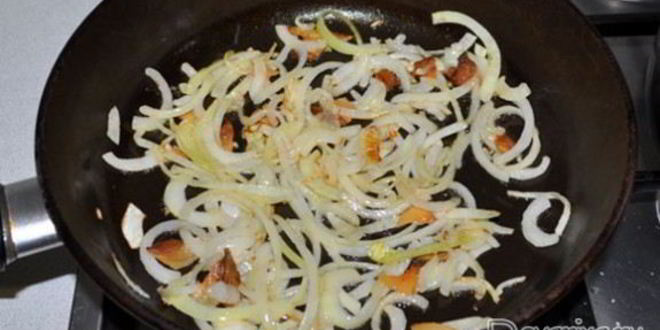 Рецепт говяжьей печени с вином и луком