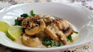 Рецепт Линя, тушеного с вином и шампиньонами