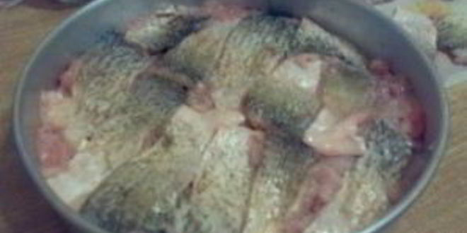 Рецепт линя, тушеного с вином и шампиньонами