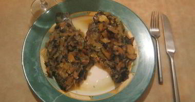 Рецепт Рыбы в сливочном масле с вином и чесноком