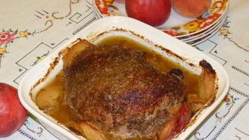 Рецепт Запеченной телятины с вином и персиками
