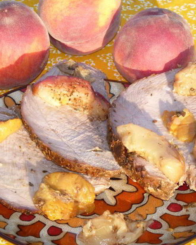 Рецепт запеченной телятины с вином и персиками
