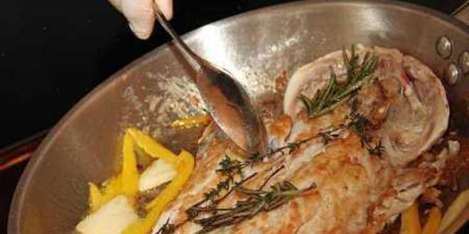 Рецепт морской рыбы фламбе с виски и грушей