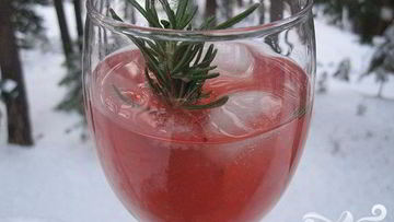 Рецепт Коктейля с клюквой и розмарином