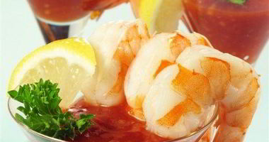 Рецепт Креветочного коктейля с водкой, сельдереем, табаско и кетчупом