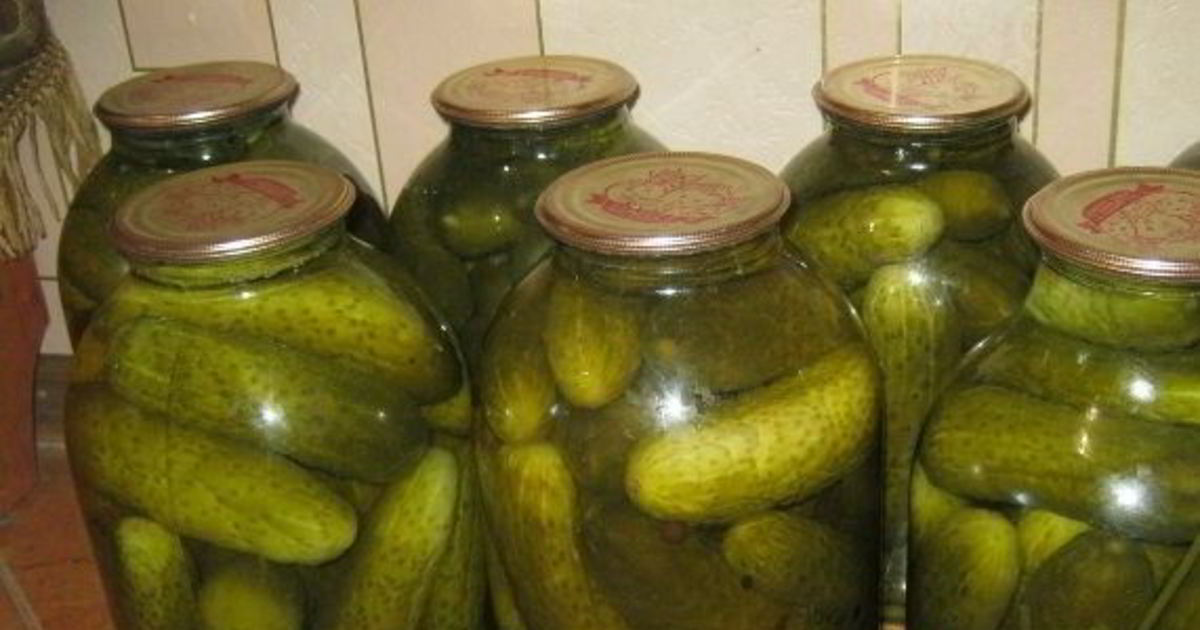 Рецепт огурцов на зиму с горьким перцем. Салат из переросших огурцов на зиму. Соленые огурцы в банке. Сладкие маринованные огурчики. Рецепт огурцов на зиму с горьким перцем.
