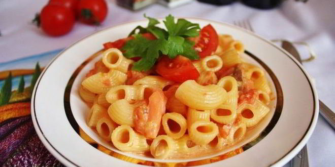 Рецепт Пасты с водкой, семгой и помидорками черри