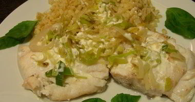 Рецепт Рыбы с луком-пореем и сливочным соусом с водкой