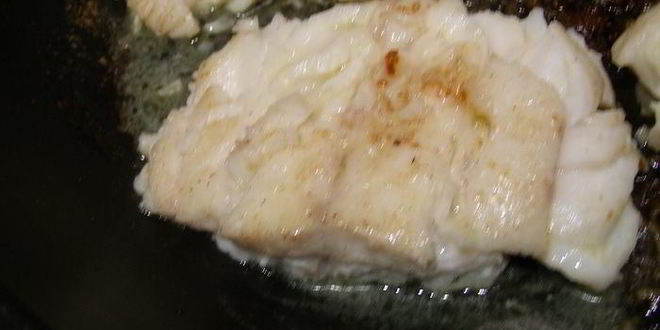 Рецепт рыбы с луком-пореем и сливочным соусом с водкой