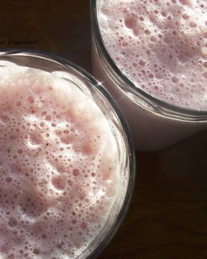 Рецепт клубничного молочного коктейля с мятой — милкшейка