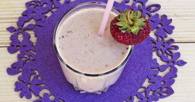 Рецепт Молочного коктейля с апельсином, киви и клубникой