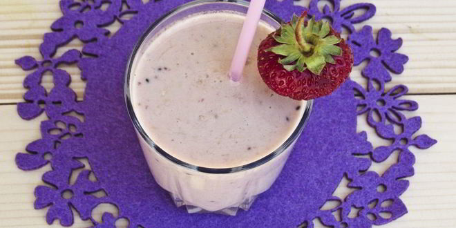 Рецепт Молочного коктейля с апельсином, киви и клубникой