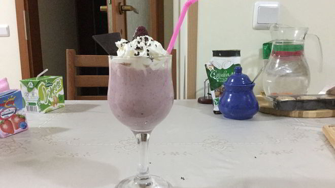 Рецепт молочного коктейля с малиной