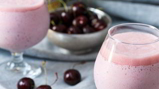 Рецепт Молочного коктейля с мороженым и вишней