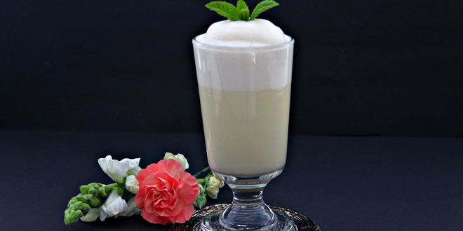 Рецепт Молочного коктейля с мороженым в блендере