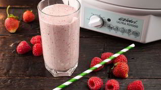 Рецепт Молочного коктейля с сушеными ягодами