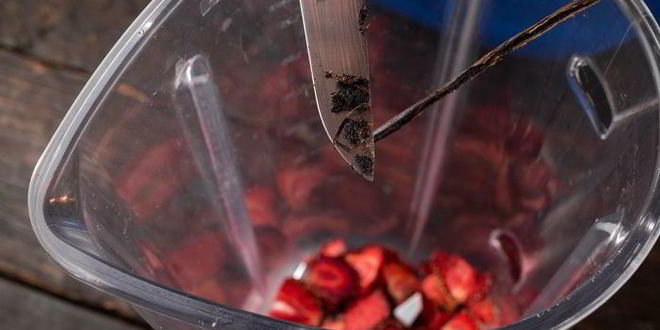 Рецепт молочного коктейля с сушеными ягодами