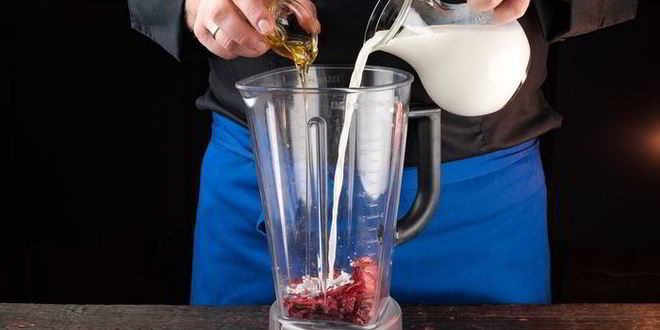 Рецепт молочного коктейля с сушеными ягодами