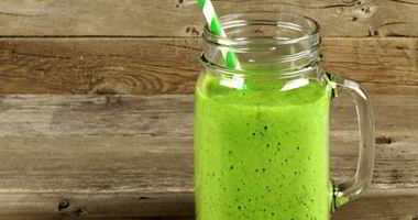 Рецепт Питательного молочного коктейля с зеленью и специями