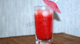 Рецепт Морса из замороженных ягод клубники и красной смородины