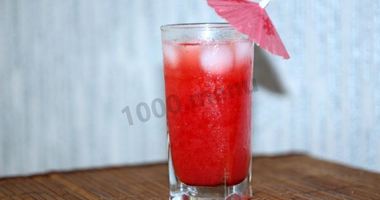 Рецепт Морса из замороженных ягод клубники и красной смородины