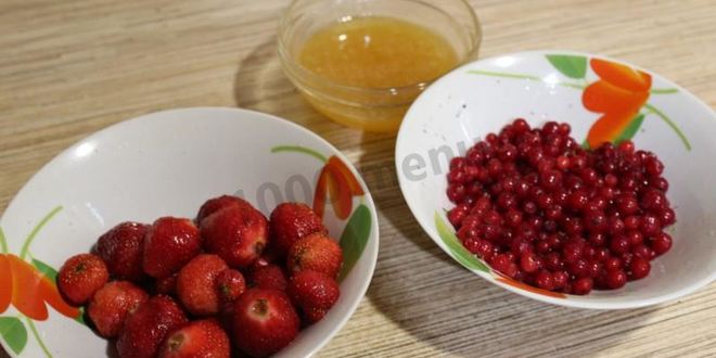 Рецепт морса из замороженных ягод клубники и красной смородины