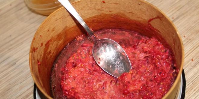 Рецепт морса из замороженных ягод клубники и красной смородины