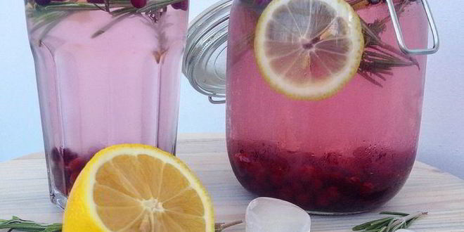 Рецепт Морса с розмарином, клюквой и медом