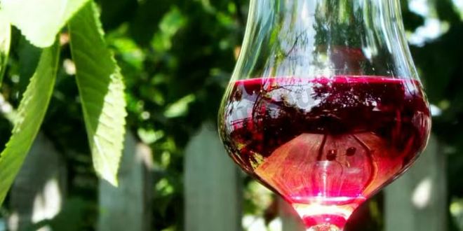 Рецепт Настойки из вишни на спирту Домашняя