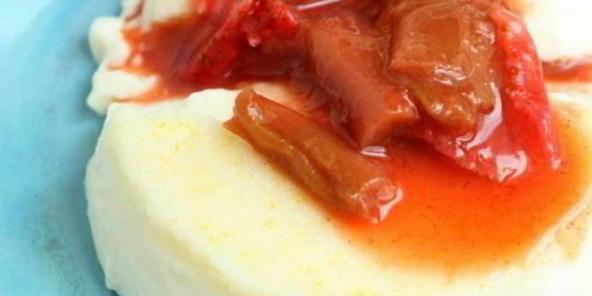 Рецепт Панны Котта с клубникой и сиропом из ревеня