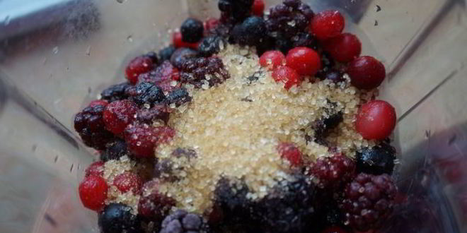 Рецепт ананасова-ягодного смузи