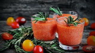 Рецепт Белкового смузи с томатами и хрустящими отрубями