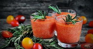 Рецепт Белкового смузи с томатами и хрустящими отрубями