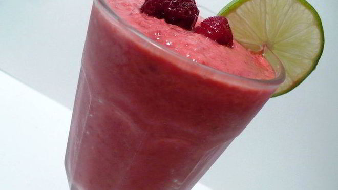 Рецепт малинова-яблочного смузи с лаймом