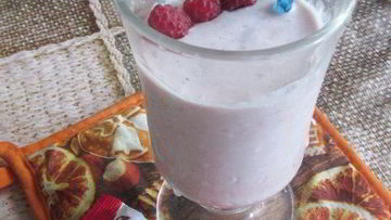 Рецепт Смузей с малиной и творогом