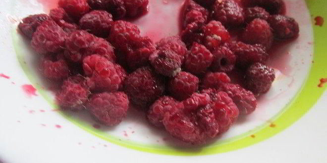 Рецепт смузей с малиной и творогом