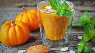 Рецепт Тыквенного смузи с финиками и имбирным сиропом