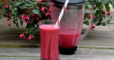 Рецепт Взрывного ягодно-свекольного смузи