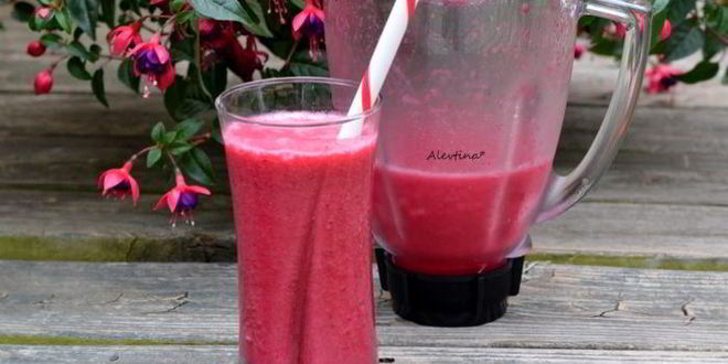 Рецепт взрывного ягодно-свекольного смузи
